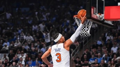 NBA'de Knicks, 22 sayıdan d&ouml;nerek konferans finaline galibiyetle başladı