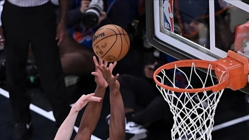 NBA'de Lakers, Reaves'in 51 sayı attığı maçta Kings'i mağlup etti