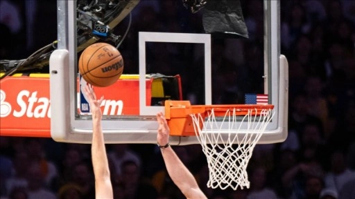 NBA konferans finalinde Pacers'ı 111-94 yenen Knicks seriyi 3-2'ye getirdi