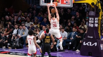 NBA play-off'larında Rockets, Alperen Şeng&uuml;n'&uuml;n 19 sayı attığı ma&ccedil;ta Lakers'ı yendi