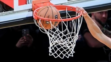 NBA'de Devin Booker attığı 52 sayıyla Suns'ı galibiyete taşıdı