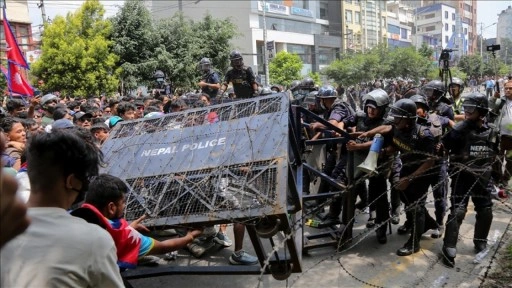 Nepal'de polisin hükümet karşıtı göstericilere ateş açması sonucu 19 kişi öldü