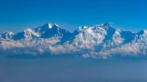 Nepal'den dünyanın en yüksek zirvelerinin bulunduğu Himalayalar'ı koruma taahhüdü