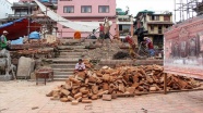 Nepal depremin izlerinin silinmesini bekliyor