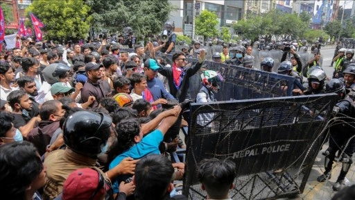 Nepal hükümeti, 19 kişinin öldüğü protestoların ardından sosyal medya yasağını kaldırıyor