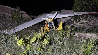 Nevşehir'de acil iniş yapan microlighttaki pilot ve yolcu yaralandı