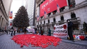New York Borsası önünde Filistin'le dayanışma için oturma eylemi düzenlendi