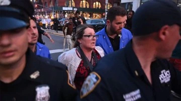 New York'ta Jordan Neely için düzenlenen anma etkinliğinde bir gazeteci gözaltına alındı