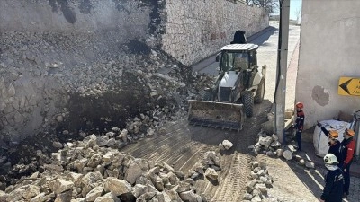 Niğde Kalesi'nin istinat duvarı &ccedil;&ouml;kt&uuml;