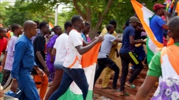 Nijer'de cuntadan Fransa'ya "ülkeyi istikrarsızlaştırma" suçlaması