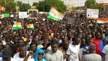 Nijer'de darbe destekçileri yeniden sokakta