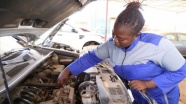 Nijerya'da kadın oto tamircisi 30 kadına istihdam sağladı