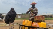 Nijerya'nın ilk seyyar yağ satıcısı müşterilerin ilgisinden memnun