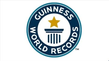 Nijeryalı peruk ustası ürettiği "en geniş peruk"la Guinness Rekorlar Kitabı'na girdi