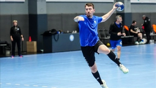 Nil&uuml;fer Belediyespor hentbolda zirve y&uuml;r&uuml;y&uuml;ş&uuml;n&uuml; s&uuml;rd&uuml;r&uuml;yor