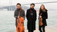 Oda müziğinin genç sesi &#039;Bosphorus Trio&#039; Türk bestecileri dünyaya taşıyor