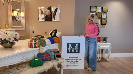 Oğlunun adını yaşatmak i&ccedil;in &ouml;rd&uuml;ğ&uuml; &ccedil;antalarla &uuml;niversite &ouml;ğrencilerine burs sağlıyor