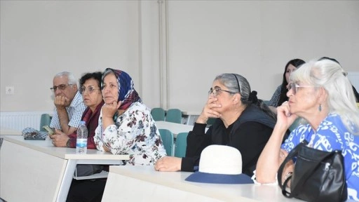 "Öğrenmenin yaşı yok" diyerek 60 yaşından sonra "üniversiteli" oldular