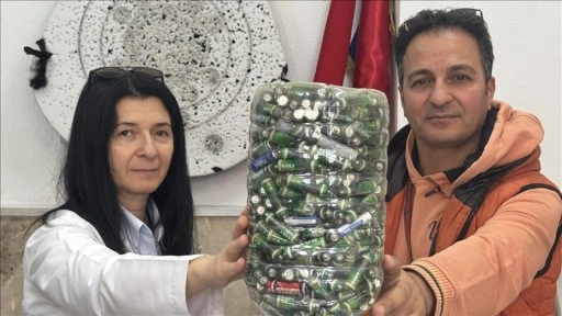 Öğretmen çift, yaptıkları uygulamayla öğrencilere çevre bilinci aşılıyor