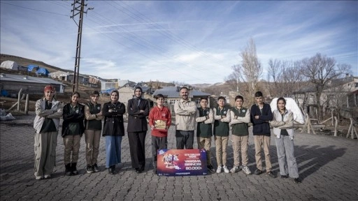 Öğretmenin köy okulunda yaktığı "bilim ateşi" çocuklara yeni ufuklar açtı