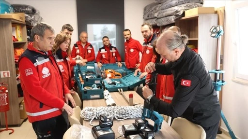 Öğretmenler olası afetlerde hayat kurtarmaya hazırlanıyor