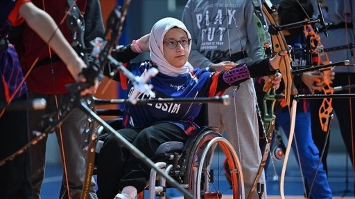 Okçulukla sosyalleşen Asuman, yarışacağı günlere hazırlanıyor