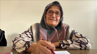 Okul hayali yarım kalınca 80 yaşından sonra okuma yazma &ouml;ğrendi