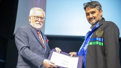 Okuma azmiyle 6 diploma sahibi oldu, eğitim serüveni bitmedi