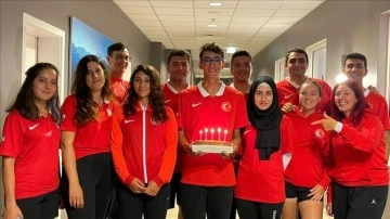 Olimpiyat şampiyonu Mete Gazoz, yaş gününü Avrupa Şampiyonası'nda kutladı