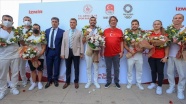 Olimpiyatta bronz madalya kazanan Arıcan&#039;ın da aralarında olduğu cimnastikçiler, İzmir&#039;e geldi