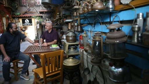 Ordu'da çay ocağında sergilenen eski eşyalar müşterilerin dikkatini çekiyor
