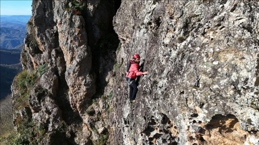 Ordu Yoroz Kent Ormanı'ndaki sarp kayalar dağcıların yeni rotası oldu