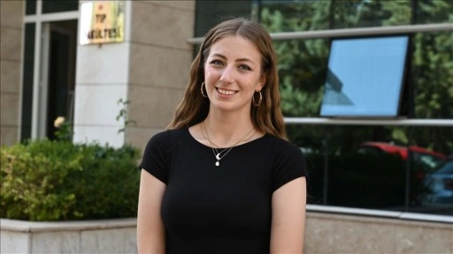 Organ nakliyle hayata tutunduğu hastanede doktor olmaya hazırlanıyor