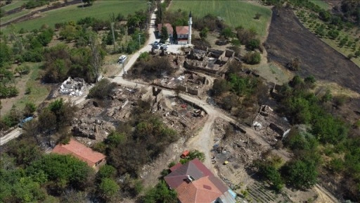 Orman yangınında evlerini kaybeden Bilecikli ailelerin konutları yıllar önce de yanmış