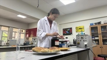 Ortaokul öğrencisi, bitki özlerinden ekmeğin küflenmesini geciktiren katkı maddesi üretti