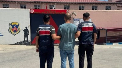 Osmaniye'de ter&ouml;r &ouml;rg&uuml;t&uuml; El Kaide operasyonunda yakalanan zanlı tutuklandı