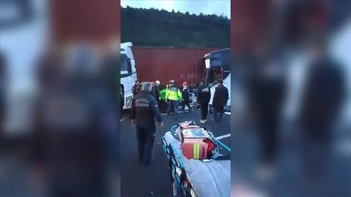 Osmaniye'de yolcu otobüsü tıra çarptı