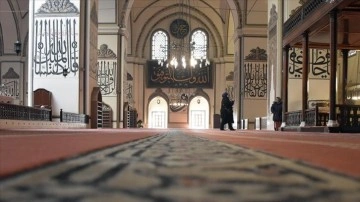 Osmanlı payaitahtının tarihi Ulu Camisi Ramazan'a hazırlanıyor