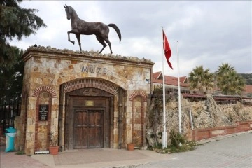 Otel binasından dönüştürülen müze ziyaretçilerini zamanda yolculuğa çıkarıyor