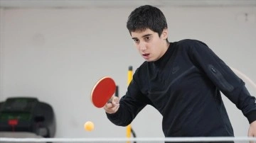 Otizmli Ahmet Taha masa tenisinde yeni başarılar için çalışıyor