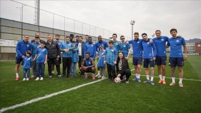 Otizmli bireylerden &Ccedil;aykur Rizespor'a ziyaret