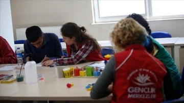 Otizmli depremzedeler, Antalya'da eğitimle sosyalleşiyor
