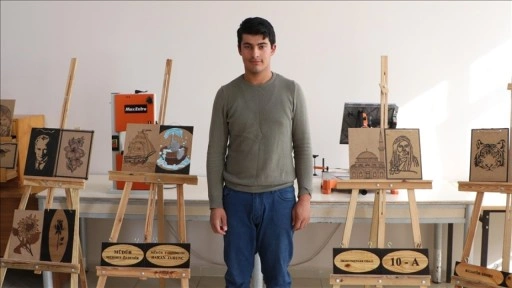 Otizmli Erdem, ahşap yakma sanatıyla yeteneğini görünür kıldı