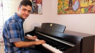 Otizmli Onur, müzik öğretmeni olmak için 'ilk 800 bin şartı'nın kaldırılmasını istiyor