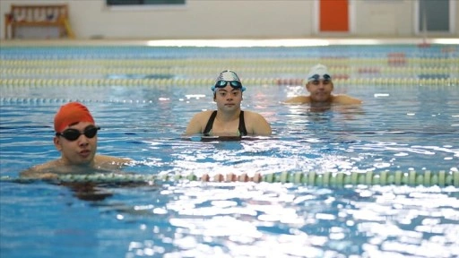 Otizmli ve down sendromlu gençler, milli takıma girmek için azimle kulaç atıyor