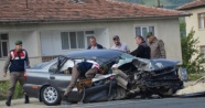 Otomobil TIR'a çarptı: 2 ölü, 2 ağır yaralı