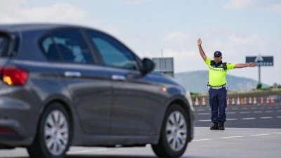 Otoyol jandarması yol g&uuml;venliği i&ccedil;in bayram tatilinde de g&ouml;rev başında