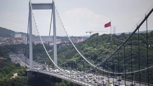 Otoyol ve k&ouml;pr&uuml;lerde 2025'te 1,1 milyardan fazla ara&ccedil; ge&ccedil;işi oldu