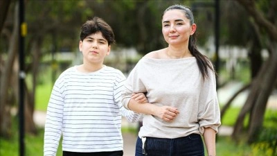 &Ouml;zbek anne otizm tanısı konulan oğlunun eğitimi i&ccedil;in T&uuml;rkiye'ye yerleşti