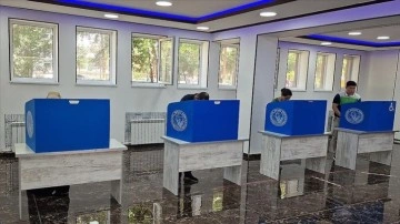 Özbekistan'da anayasa değişikliği için yapılan referandumda oy verme işlemi başladı